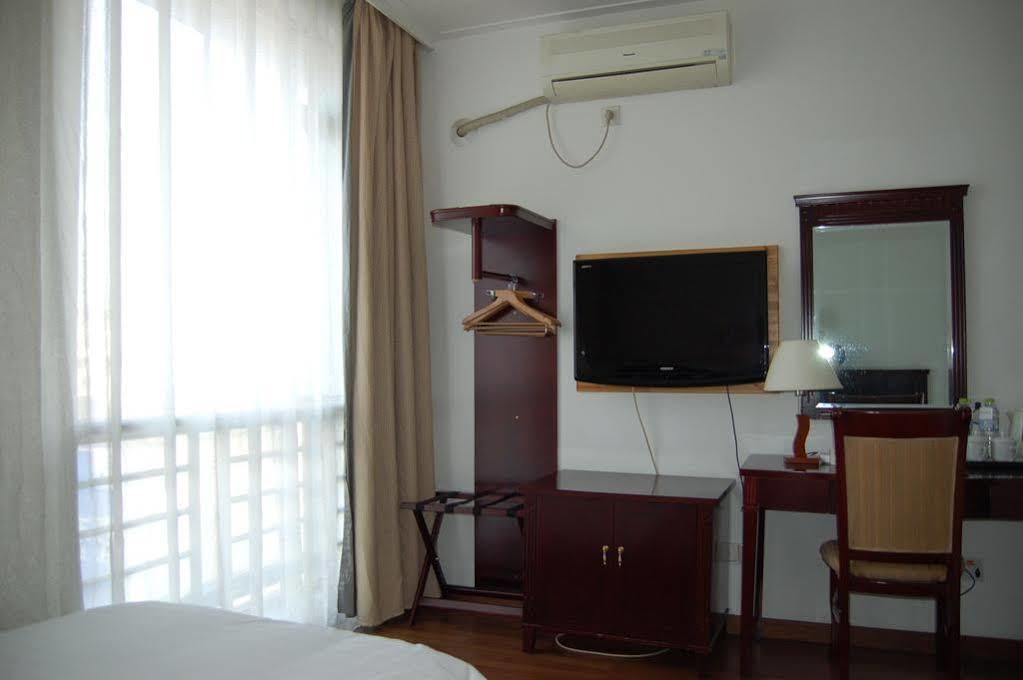 Lakeside Holiday Inn Şanghay Dış mekan fotoğraf